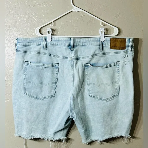American Eagle Outfitters Light Wash Distressed Jean Shorts - Picture 4 of 4